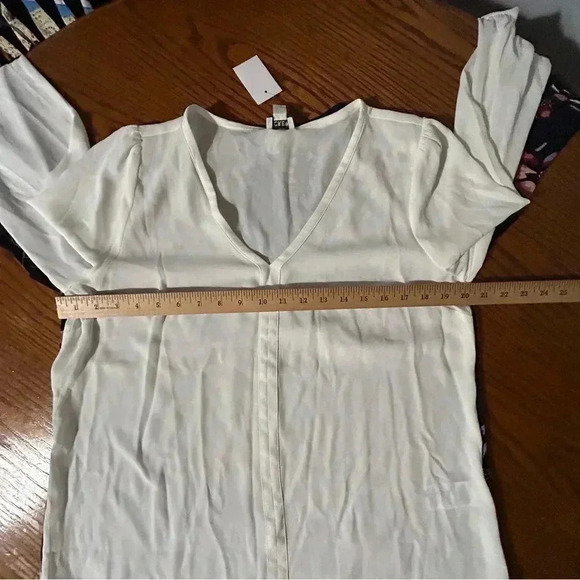 J. Crew LOT OF TWO Sz 10 Sheer V-Neck Tops Popover White & Blue Floral TINY FLAW - Picture 15 of 16